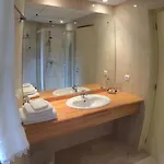 L'ancienne Hotel 2*