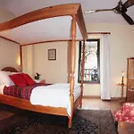 L'ancienne Hotel